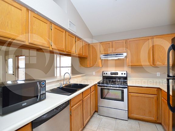 3rd image of 169 S Criss St