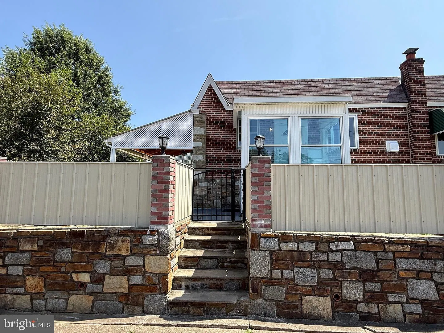 3 bed, 2.0 bath, 1080 sqft, $3,000 — Photo 3