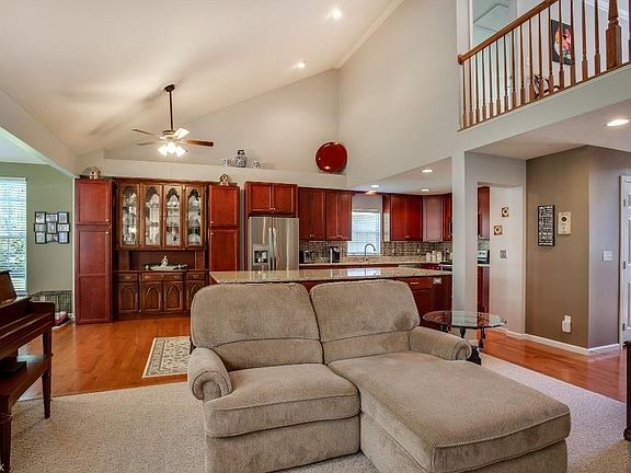 4th image of 9525 Angela Dr