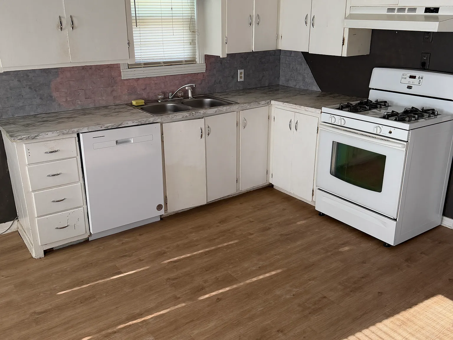 3 bed, 1141 sqft, $1,100 — Photo 2