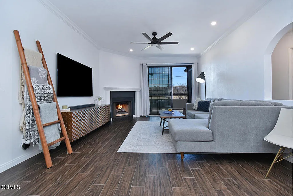 2 bed, 2.0 bath, 1245 sqft, $2,950 — Photo 3