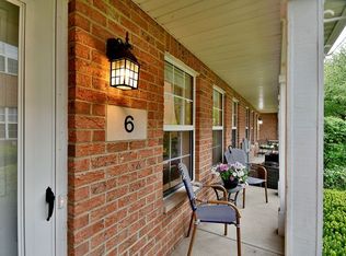 6 Saint Regis Ct, Elmhurst, IL 60126