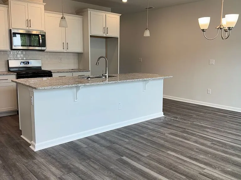 1502 Tamarisk Ln — Photo 5