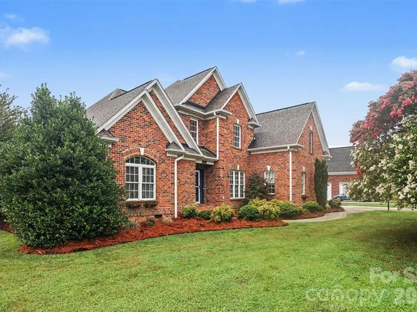 1004 Creekwalk Dr, Stanley, NC 28164