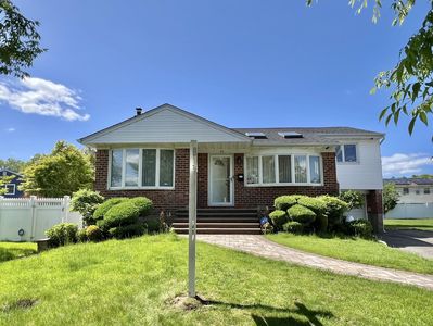 49 Bruce Ln, Westbury, NY, 11590