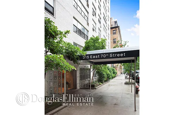Sold by Douglas Elliman | media 19