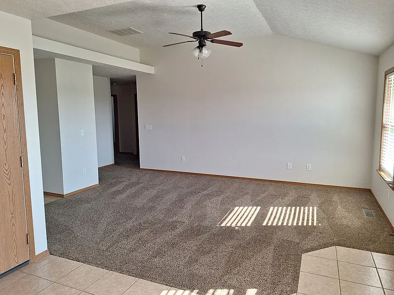 6205 N 10th Ave — Photo 16