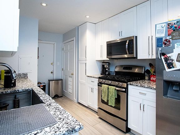 4th image of 347 W Dickens Ave APT 2