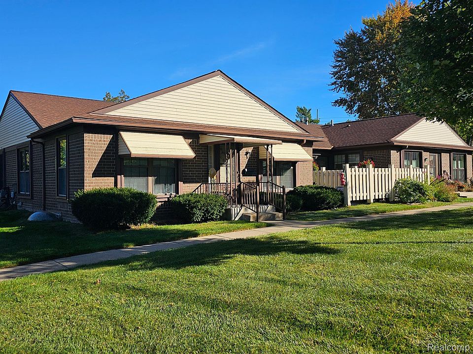 1st image of 40326 Newport Dr