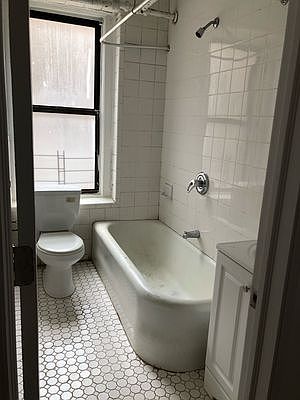 3rd image of 3120 Kingsbridge Ave #239
