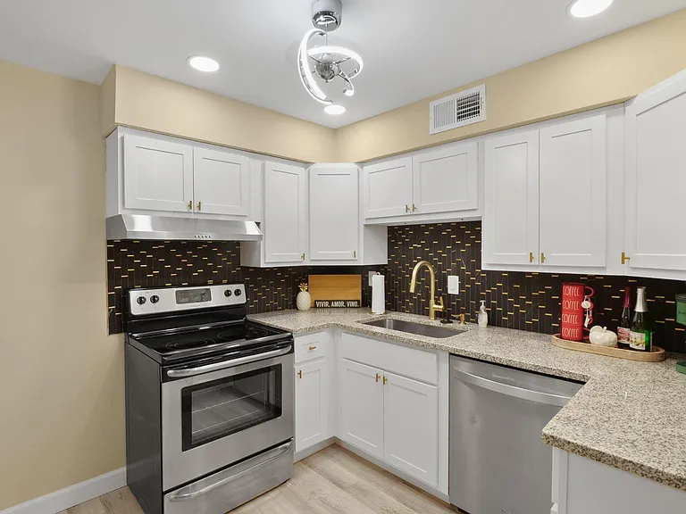 1182 Calley Dr #1 — Photo 5