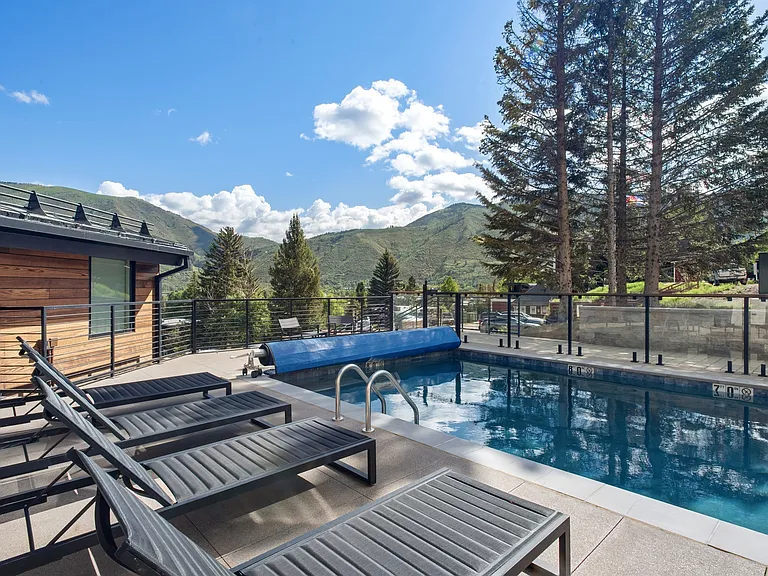 809 S Aspen St #17 — Photo 12