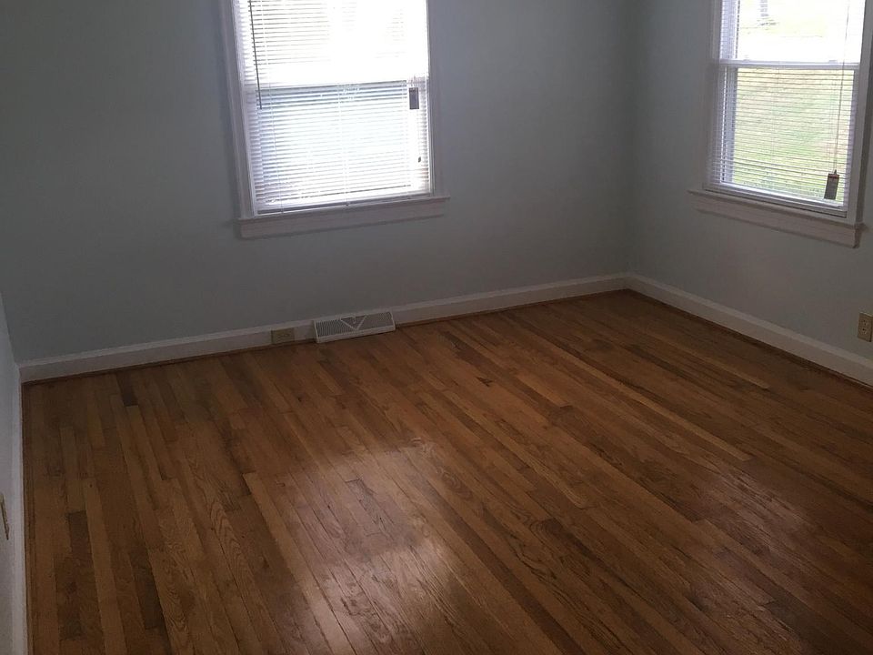 1st image of 2733 Robin Hood Dr