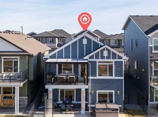 13 E Emerson Cres, Okotoks, AB T1S 5W7