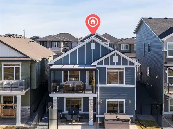 13 E Emerson Cres, Okotoks, AB T1S 5W7