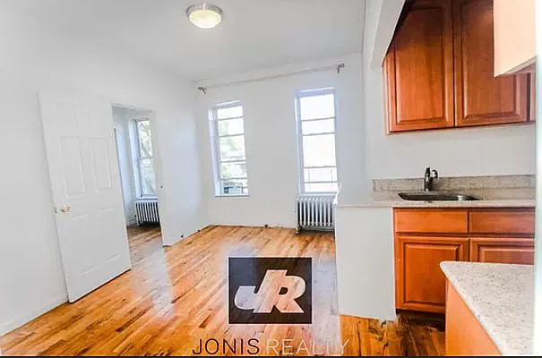 Rented by Jonis Realty | media 1