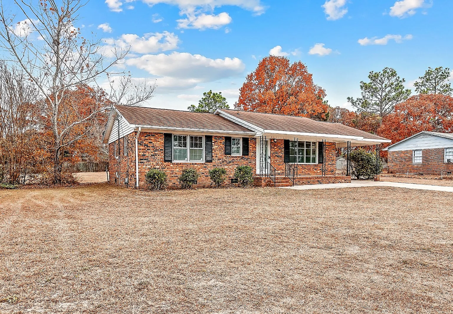 3 bed, 1.0 bath, 1178 sqft, $1,325 — Photo 2