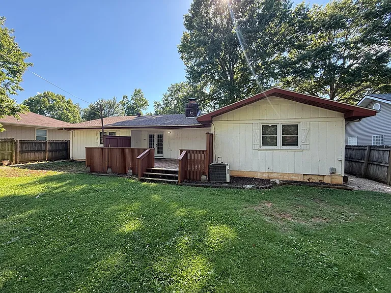 3642 S Westwood Ave — Photo 2