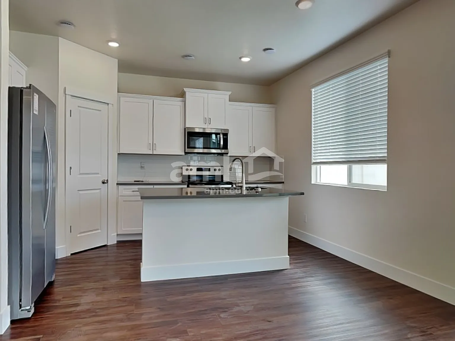 3 bed, 2.5 bath, 1860 sqft, $2,405 — Photo 3