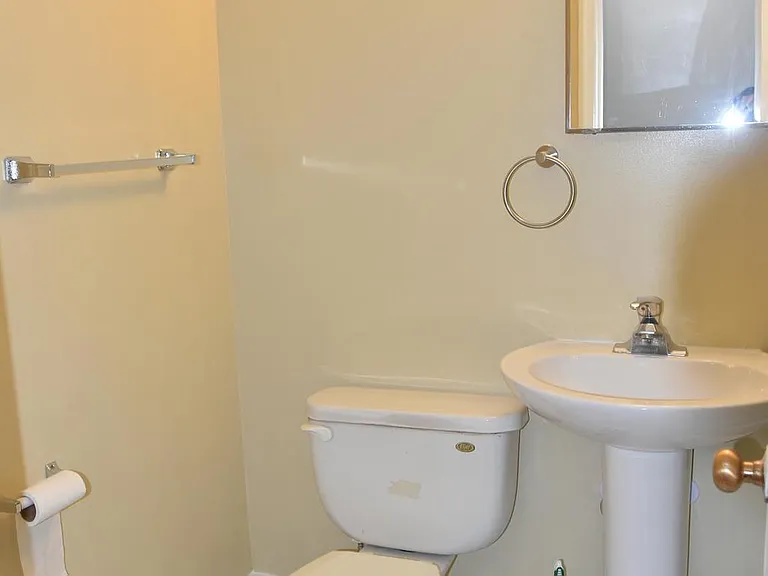 4557 King Edward Ct — Photo 20