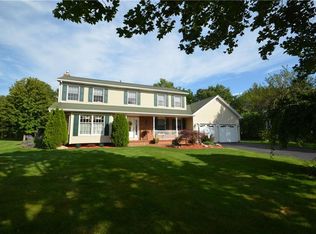 94 Queensland Dr, Spencerport, NY 14559