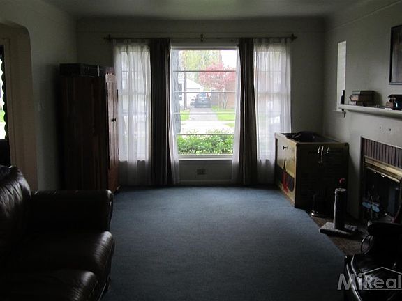 5th image of 20908 Hawthorne St