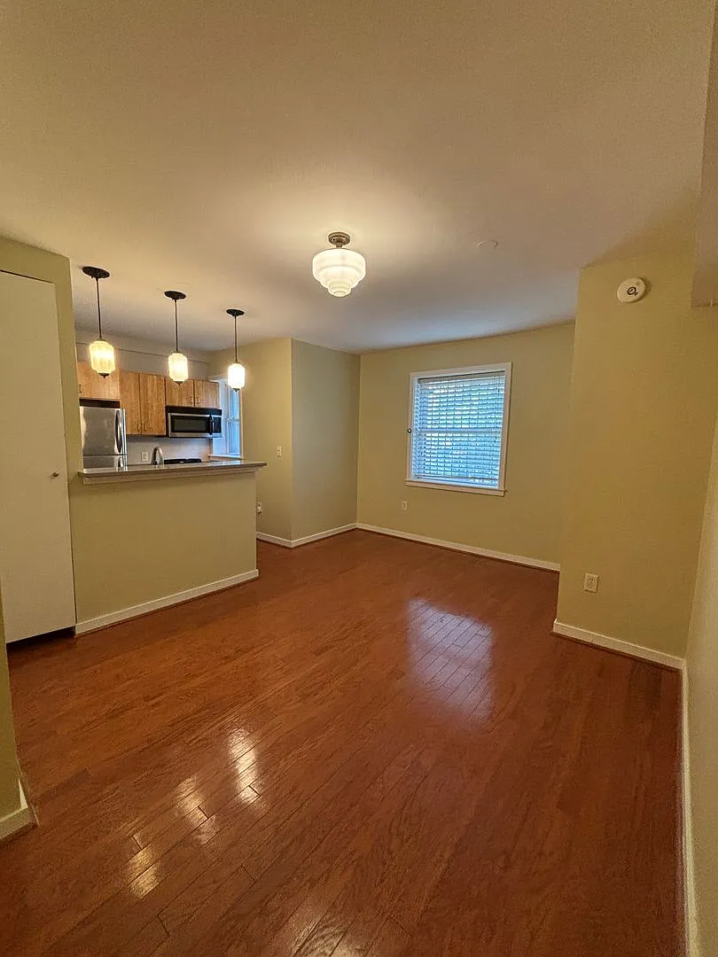 Recently Renovated 1 bedroom apartment in Columbia Heights — Photo 1