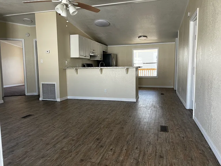 652 Lake Placid Pl — Photo 4