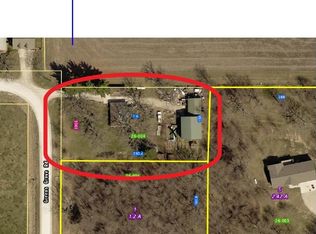 3905 Greens Grove Rd, Center Point, IA 52213
