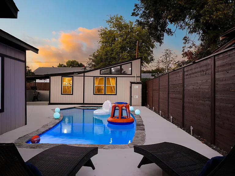 1515 W Kings Hwy — Photo 26