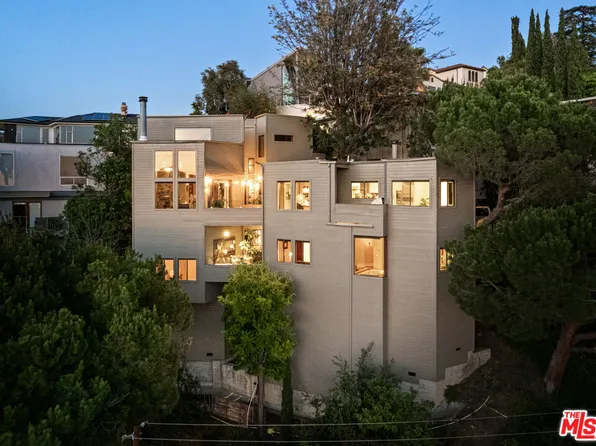 5677 Spreading Oak Dr, Los Angeles, CA 90068