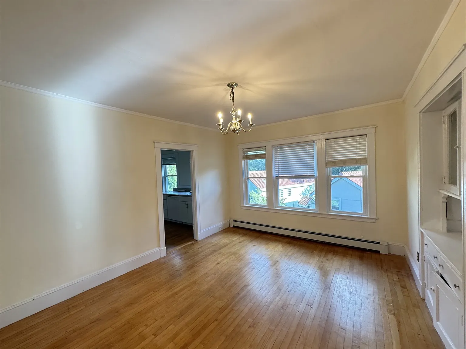 2 bed, $3,200 — Photo 4