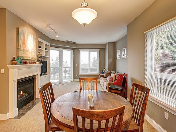 4th image of 18707 SE Newport Way APT 110