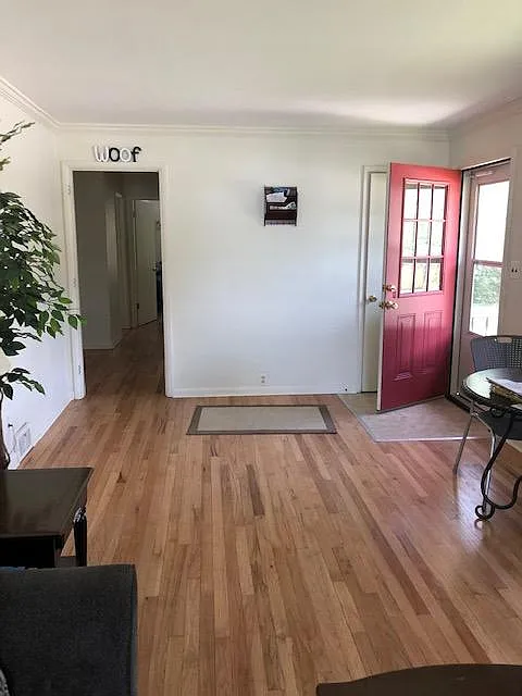 801 S Eastside Dr — Photo 2