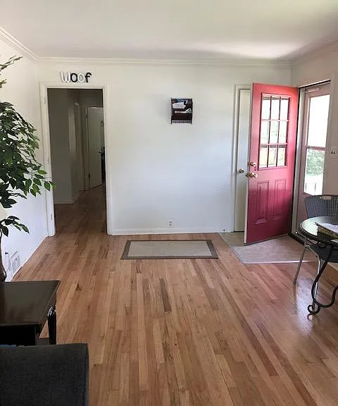801 S Eastside Dr — Photo 2