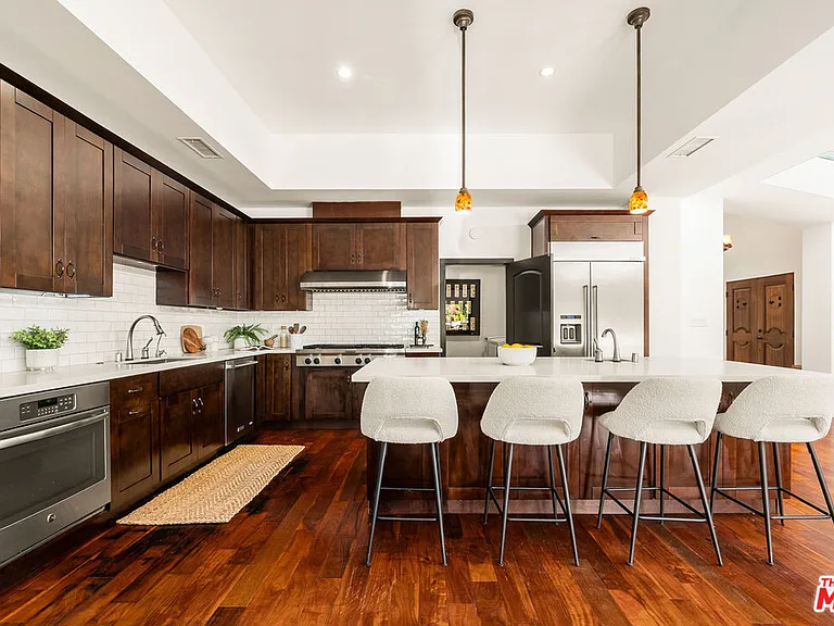 8836 Wonderland Ave — Photo 11