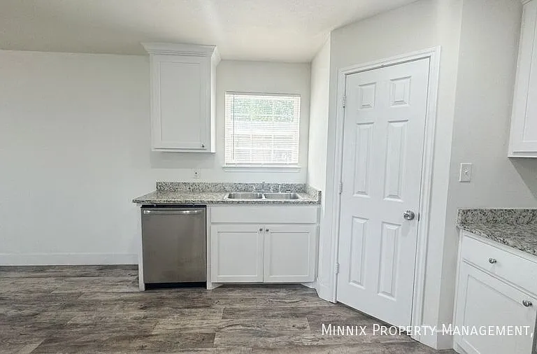1519 E 14th St — Photo 7
