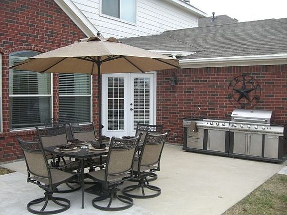 3rd image of 9000 Regal Oaks Dr