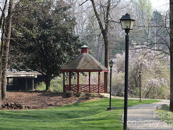 3rd image of 2065 Hightower Rd