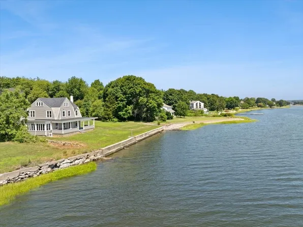 1366 Gardners Neck Rd, Swansea, MA 02777