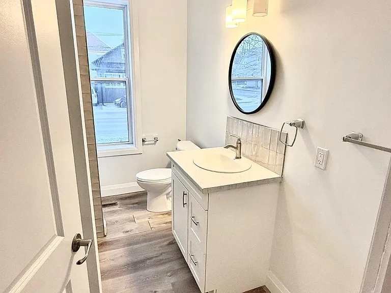 53 Manitoba St — Photo 11
