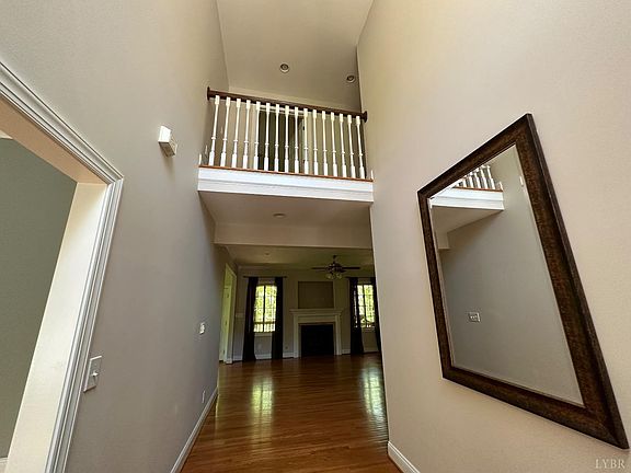 5th image of 1037 Maclaren Pl