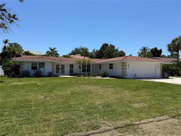 5569 Shadow Lawn Dr, Sarasota, FL 34242