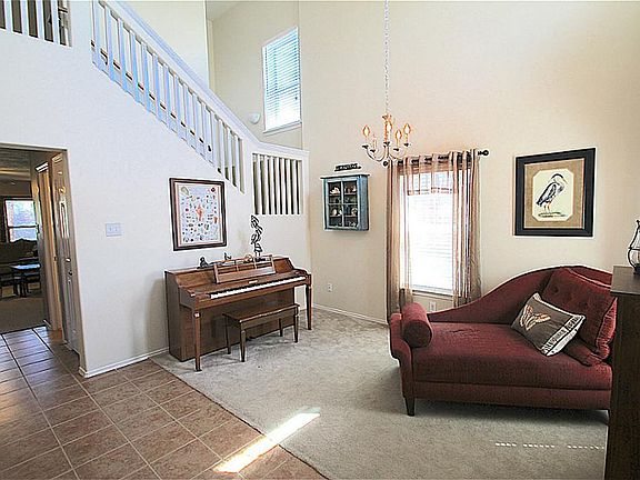 4th image of 160 Easton Glen Ln