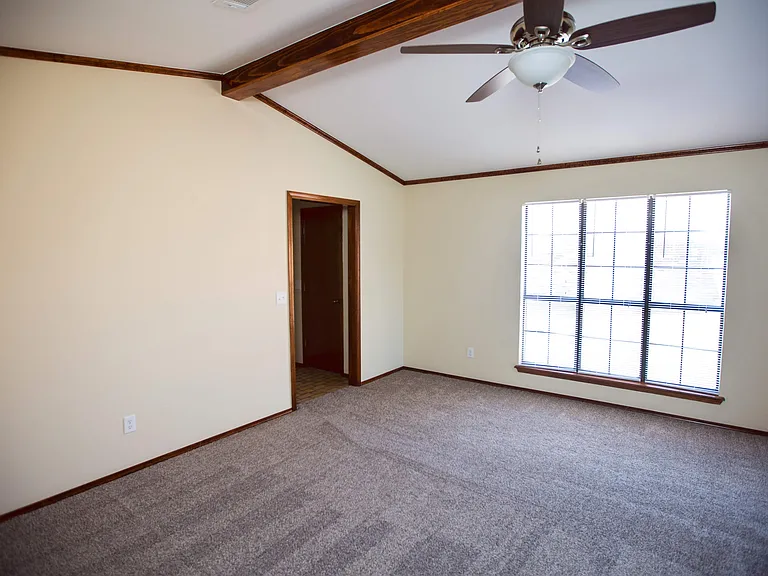 Quail Creek Apartments & Duplexes — Photo 15