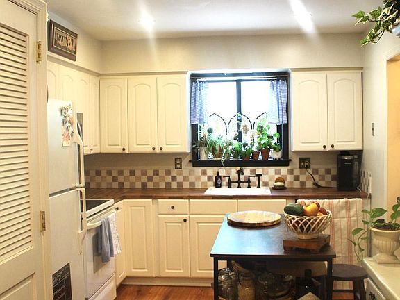 5th image of 54 Whitmore Lane #3