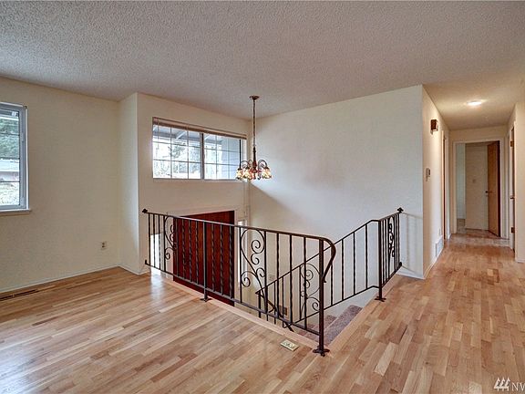 4th image of 10508 108th Ave SW