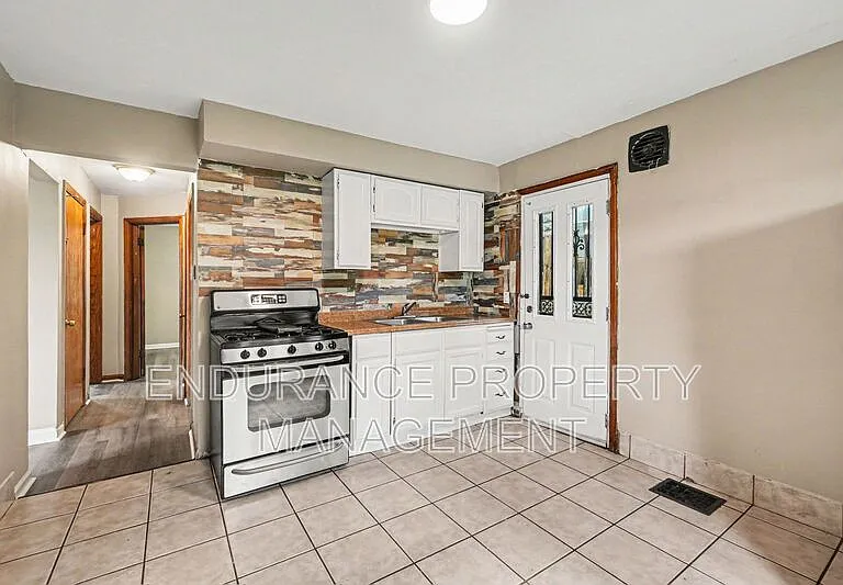 937 Grand Ave — Photo 8