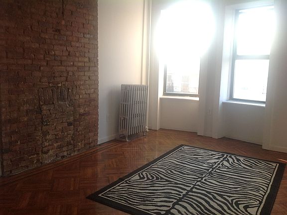 3rd image of 856 Willoughby Ave #4R