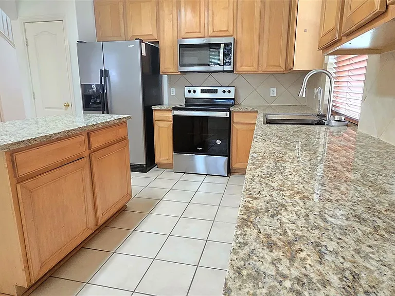 21038 Narrow Gate Dr — Photo 15